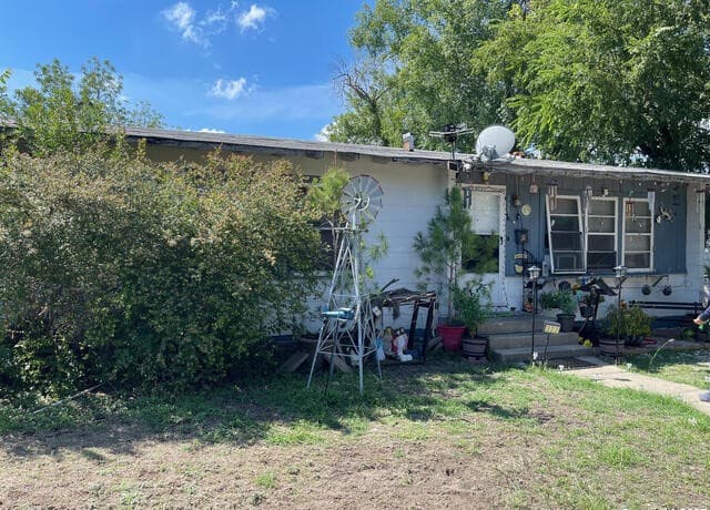 rental at 322 S Audubon in San Antonio, TX — photo 2