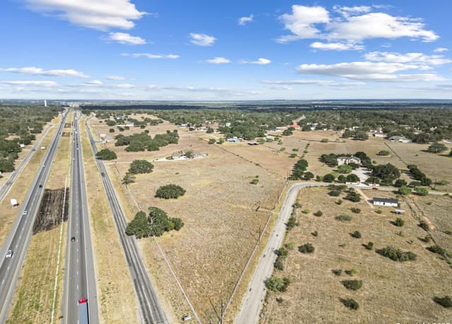 rental at LOT 223 CR 6723 Ih 35 N in Natalia, TX — photo 2