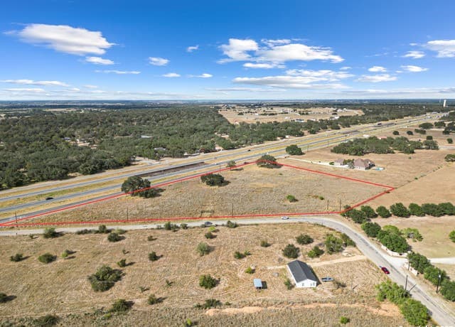 rental at LOT 223 CR 6723 Ih 35 N in Natalia, TX — photo 3
