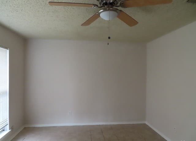 2-bedroom rental at 4306 Redstone Dr in San Antonio, TX — photo 2