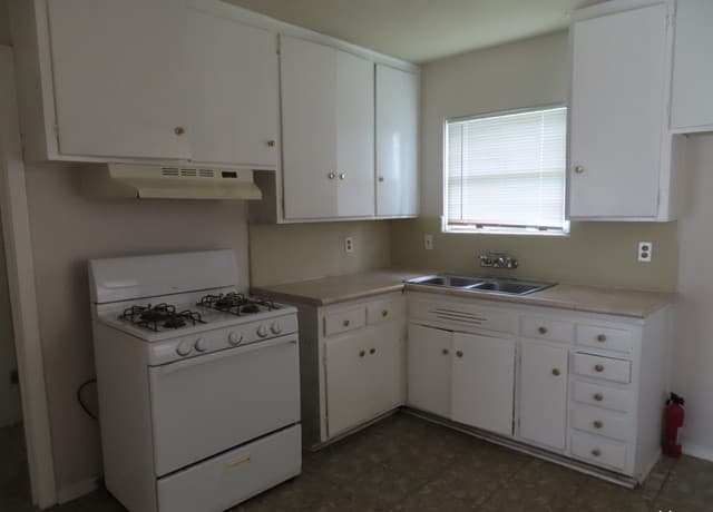 2-bedroom rental at 4306 Redstone Dr in San Antonio, TX — photo 4