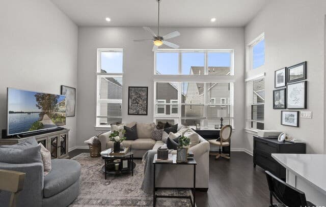 3-bedroom rental at 5843 Whitby Unit UNIT 44 in San Antonio, TX — photo 3