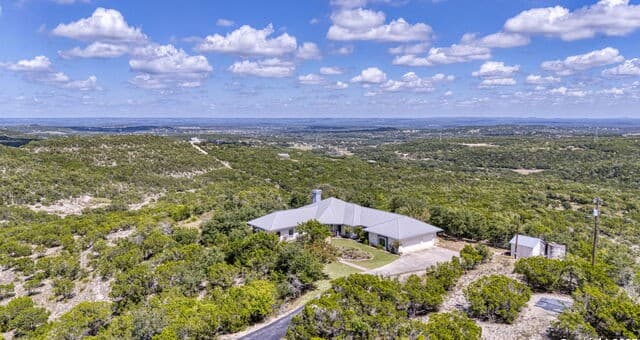 3-bedroom rental at 305 Spanish Pass in Boerne, TX — photo 1