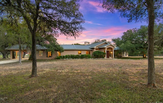 3-bedroom rental at 4025 Marion in Marion, TX — photo 4