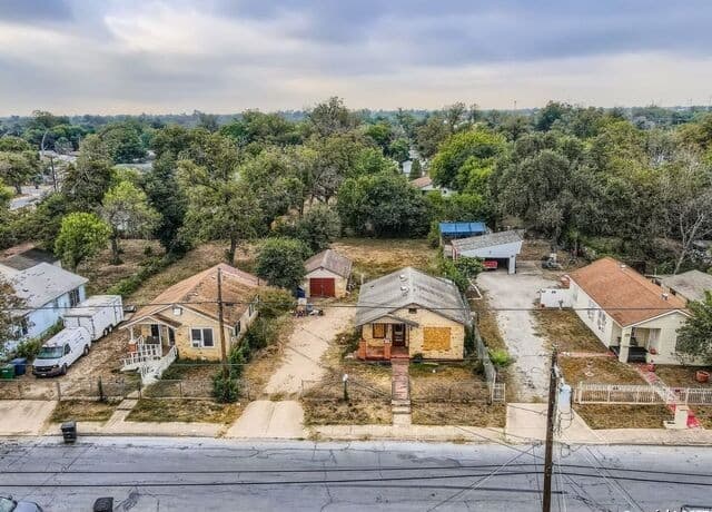 2-bedroom rental at 416 Hazel in San Antonio, TX — photo 3