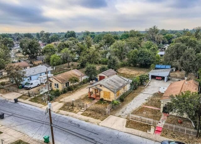 2-bedroom rental at 416 Hazel in San Antonio, TX — photo 4