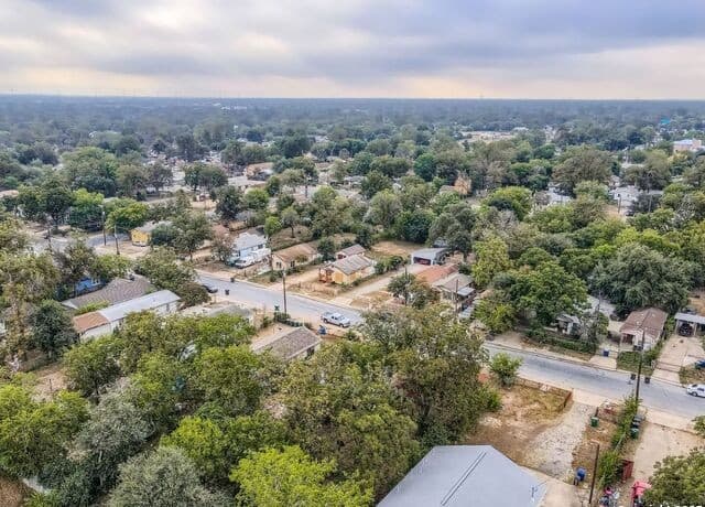 2-bedroom rental at 416 Hazel in San Antonio, TX — photo 5