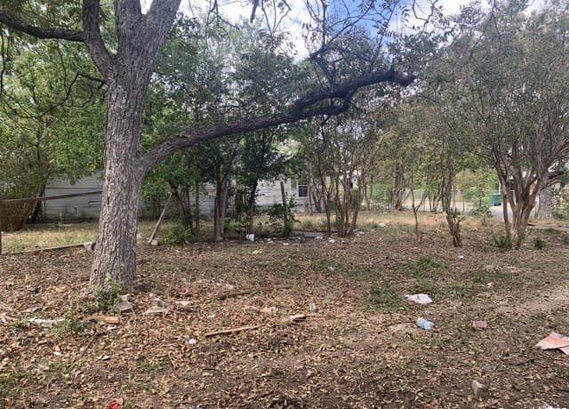 rental at 208 Mercedes in San Antonio, TX — photo 3