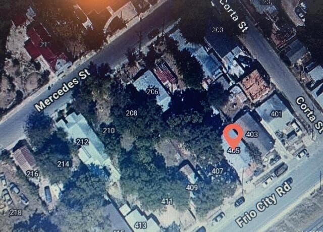 rental at 208 Mercedes in San Antonio, TX — photo 4