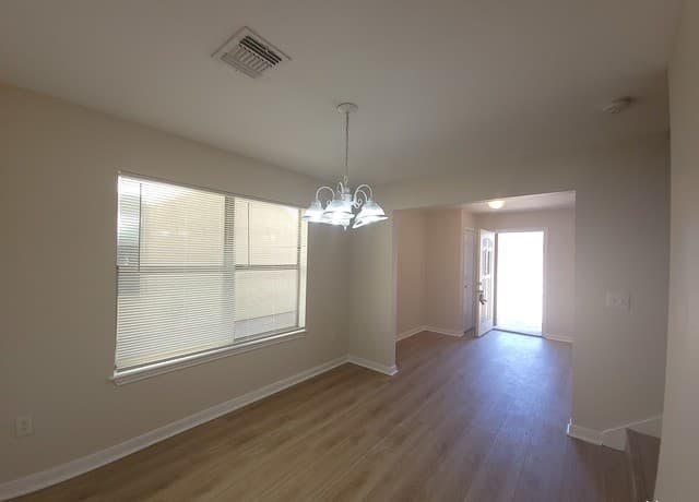 4-bedroom rental at 10527 Hunters Pond in San Antonio, TX — photo 4