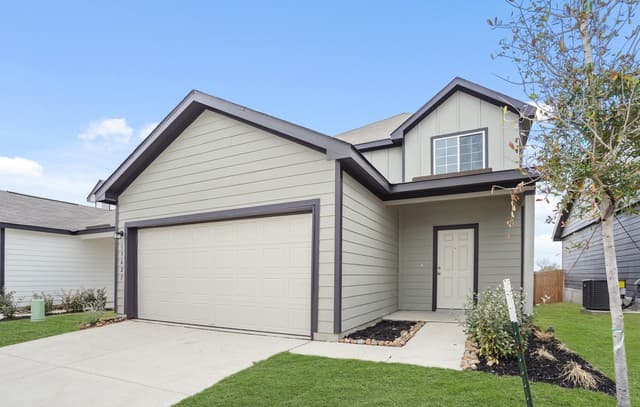 4-bedroom rental at 13624 Helton Pass in St Hedwig, TX — photo 1