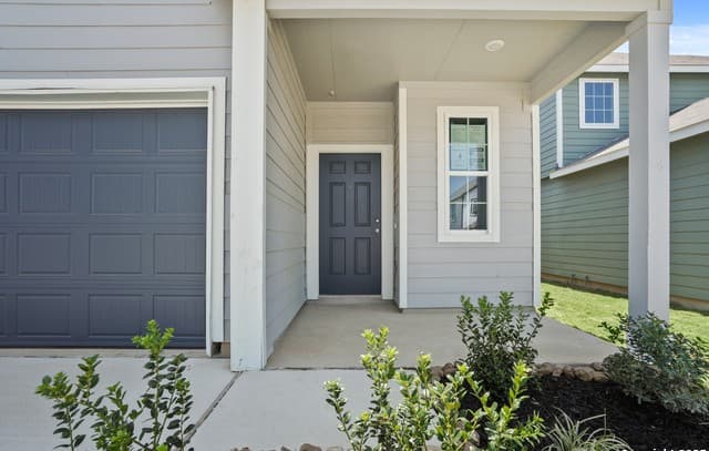 4-bedroom rental at 13628 Helton Pass in St Hedwig, TX — photo 3
