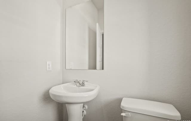 4-bedroom rental at 13628 Helton Pass in St Hedwig, TX — photo 4