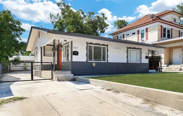 rental at 522 E Myrtle in San Antonio, TX — photo 1