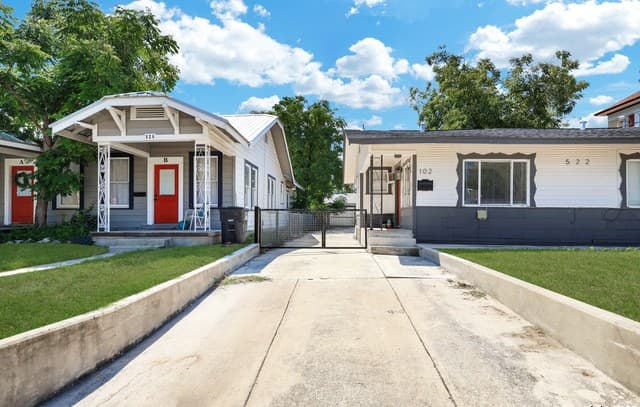 rental at 522 E Myrtle in San Antonio, TX — photo 2