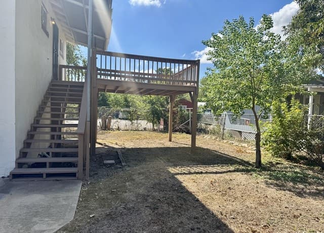 1-bedroom rental at 108 Robert E Lee Unit 2 in San Antonio, TX — photo 3