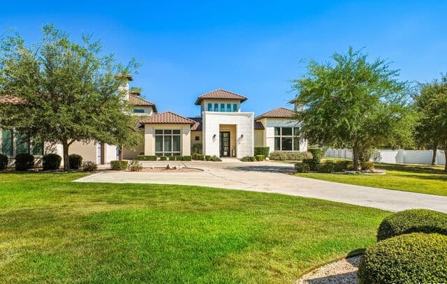 Home for sale at 106 Wellesley in Shavano Park, TX — photo 3