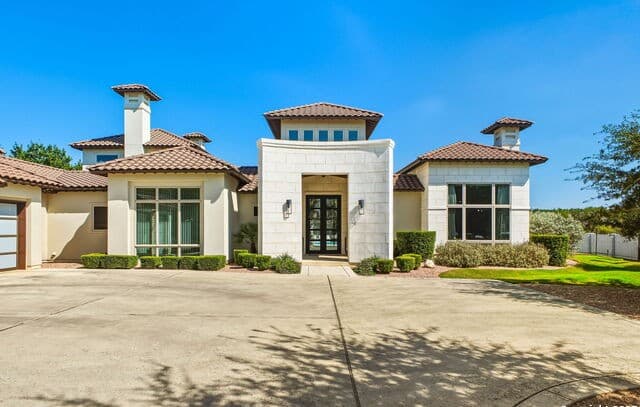 Home for sale at 106 Wellesley in Shavano Park, TX — photo 5