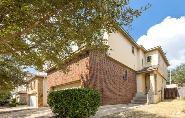 3-bedroom rental at 1323 Nicholas Manor in San Antonio, TX — photo 1
