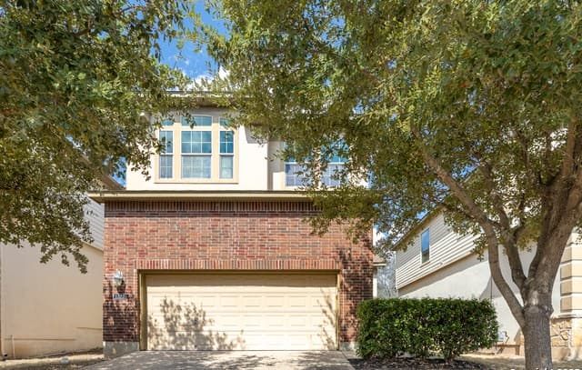 3-bedroom rental at 1323 Nicholas Manor in San Antonio, TX — photo 2