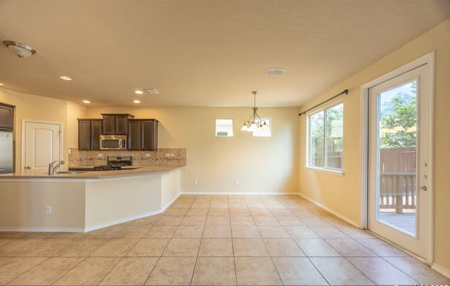 3-bedroom rental at 1323 Nicholas Manor in San Antonio, TX — photo 4