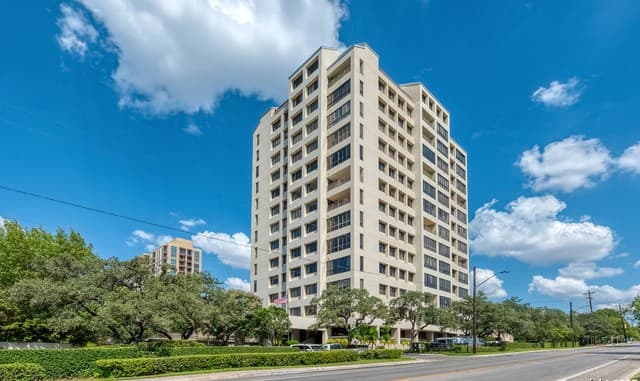 1-bedroom rental at 4001 N New Braunfels Unit 306 in San Antonio, TX — photo 1