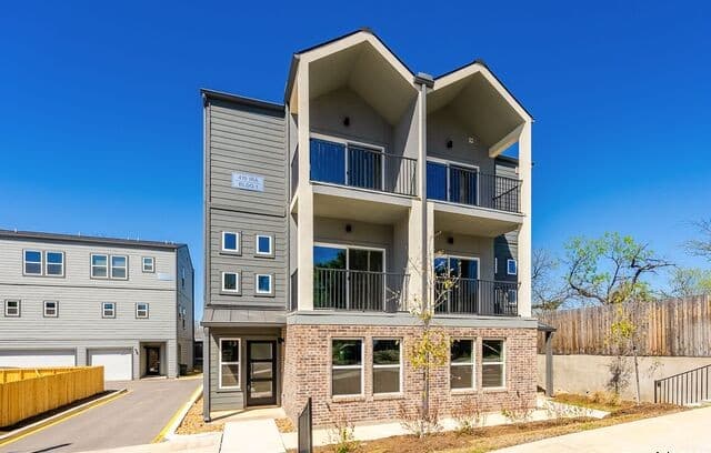 3-bedroom rental at 419 Ira Avenue Unit 1101 in San Antonio, TX — photo 1