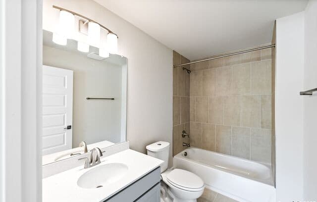 3-bedroom rental at 419 Ira Avenue Unit 1101 in San Antonio, TX — photo 5