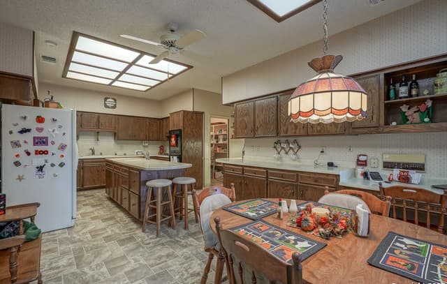 Home for sale at 6118 Crescent Falls in Windcrest, TX — photo 3