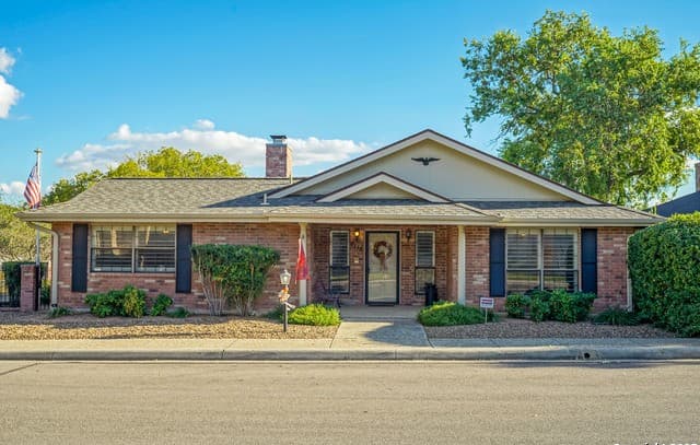 Home for sale at 6118 Crescent Falls in Windcrest, TX — photo 5