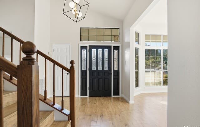 4-bedroom rental at 16102 Santa Cathrena in San Antonio, TX — photo 3