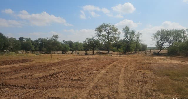 rental at 18000 Wisdom Rd in Lytle, TX — photo 3
