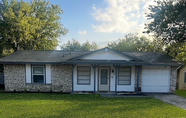 4-bedroom rental at 7330 Glen Cross in San Antonio, TX — photo 1