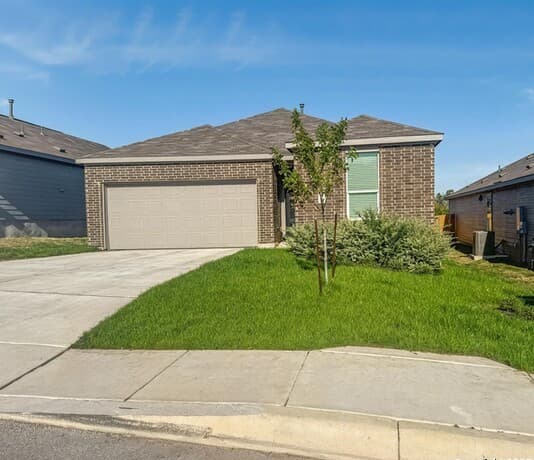 3-bedroom rental at 5708 Basil Chase in St Hedwig, TX — photo 1