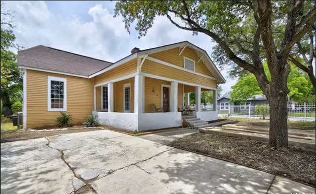 rental at 1246 Waverly in San Antonio, TX — photo 2