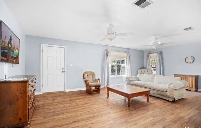 3-bedroom rental at 245 Bluffcreek in La Vernia, TX — photo 4