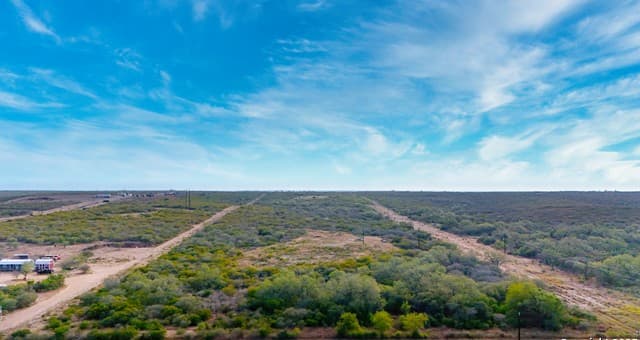rental at 291 County Road 1670 in Moore, TX — photo 2