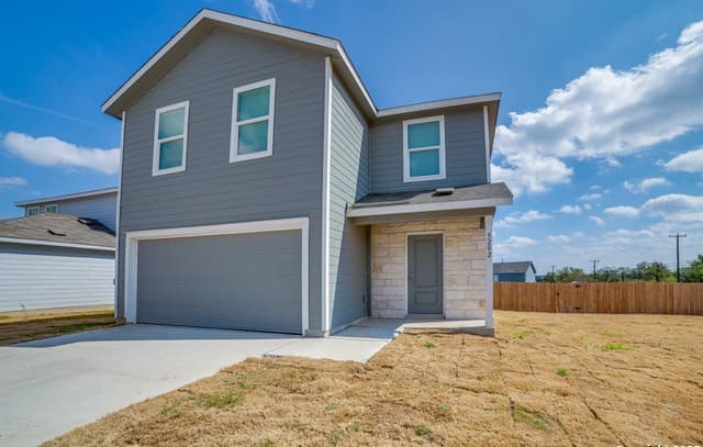 4-bedroom rental at 5202 Morgan Crest in San Antonio, TX — photo 2