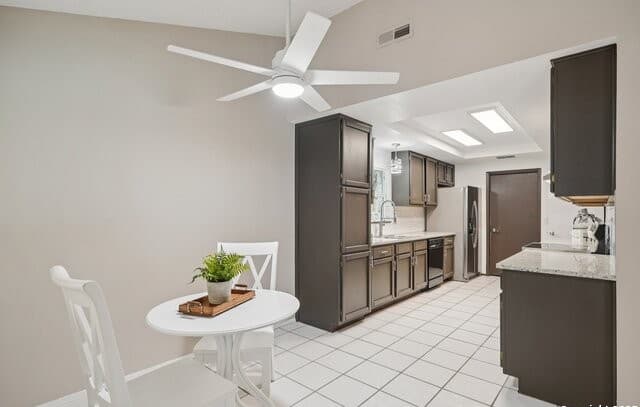 3-bedroom rental at 5327 Timber Glade in San Antonio, TX — photo 3