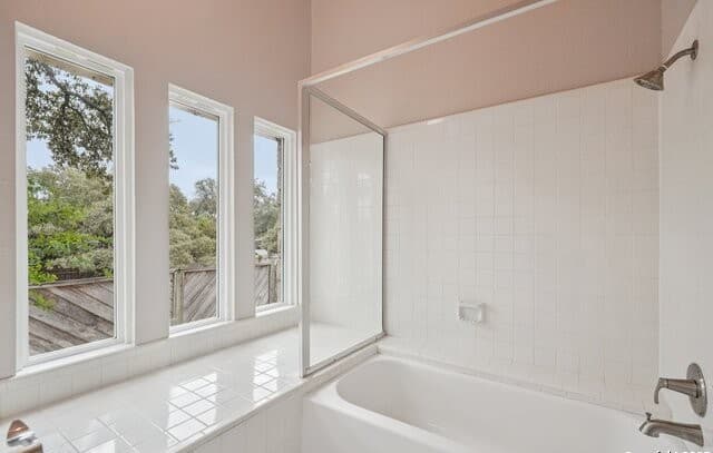 3-bedroom rental at 5327 Timber Glade in San Antonio, TX — photo 4