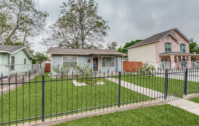 2-bedroom rental at 310 Chipinque in San Antonio, TX — photo 3