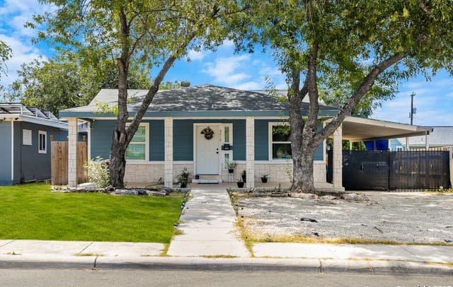 4-bedroom rental at 3212 Perez in San Antonio, TX — photo 1