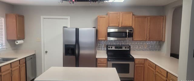 3-bedroom rental at 7006 Raintree in San Antonio, TX — photo 3