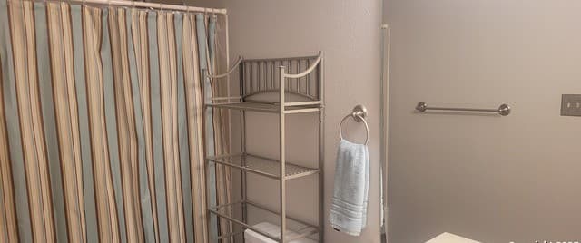 3-bedroom rental at 7006 Raintree in San Antonio, TX — photo 5