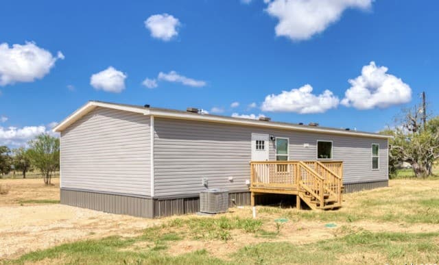 4-bedroom rental at TBD Fm 1681 in Stockdale, TX — photo 2