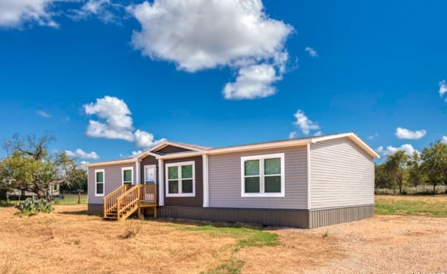 4-bedroom rental at TBD Fm 1681 in Stockdale, TX — photo 3