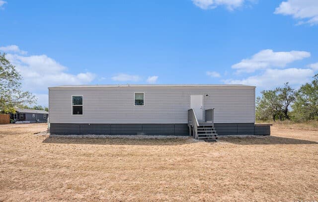 2-bedroom rental at 545 County Road 741 in Yancey, TX — photo 3