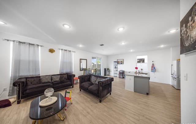 3-bedroom rental at 727 Corbin Bend in San Antonio, TX — photo 4