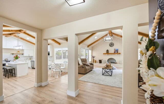 5-bedroom rental at 210 Sheffield in Castle Hills, TX — photo 5