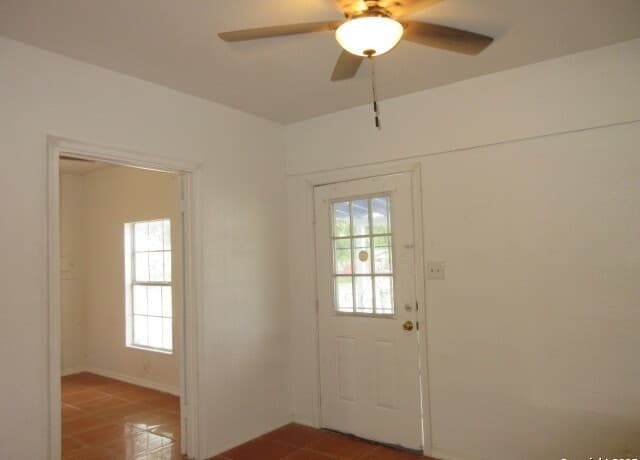 2-bedroom rental at 1403 Brunswick in San Antonio, TX — photo 2